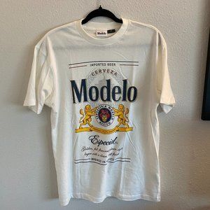 Modelo Logo T-Shirt